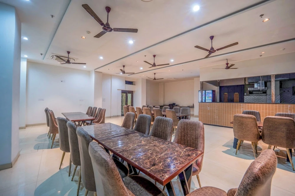 Marble-topped tables and seating in Hotel Augusto's vegetarian restaurant